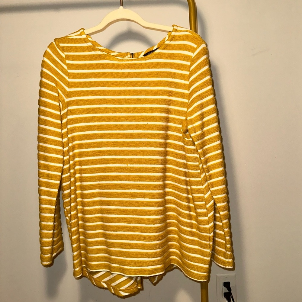 Sweater top perfect for spring